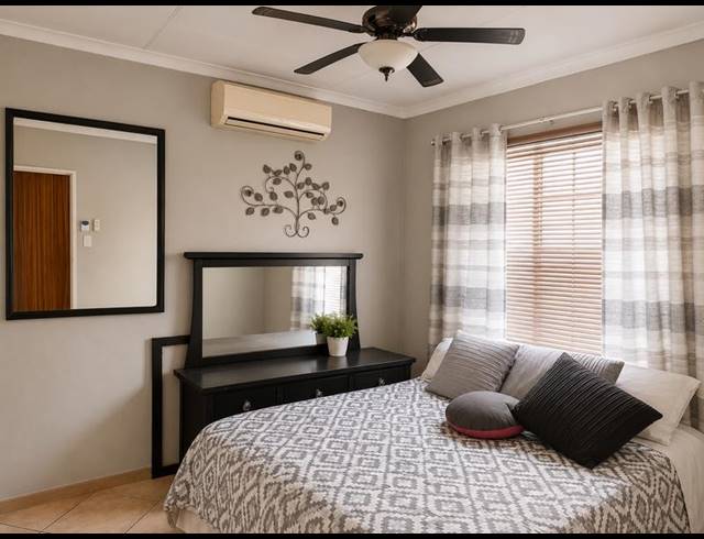 4 BEDROOM HOUSE FOR SALE IN OLIEVENHOUTBOSCH